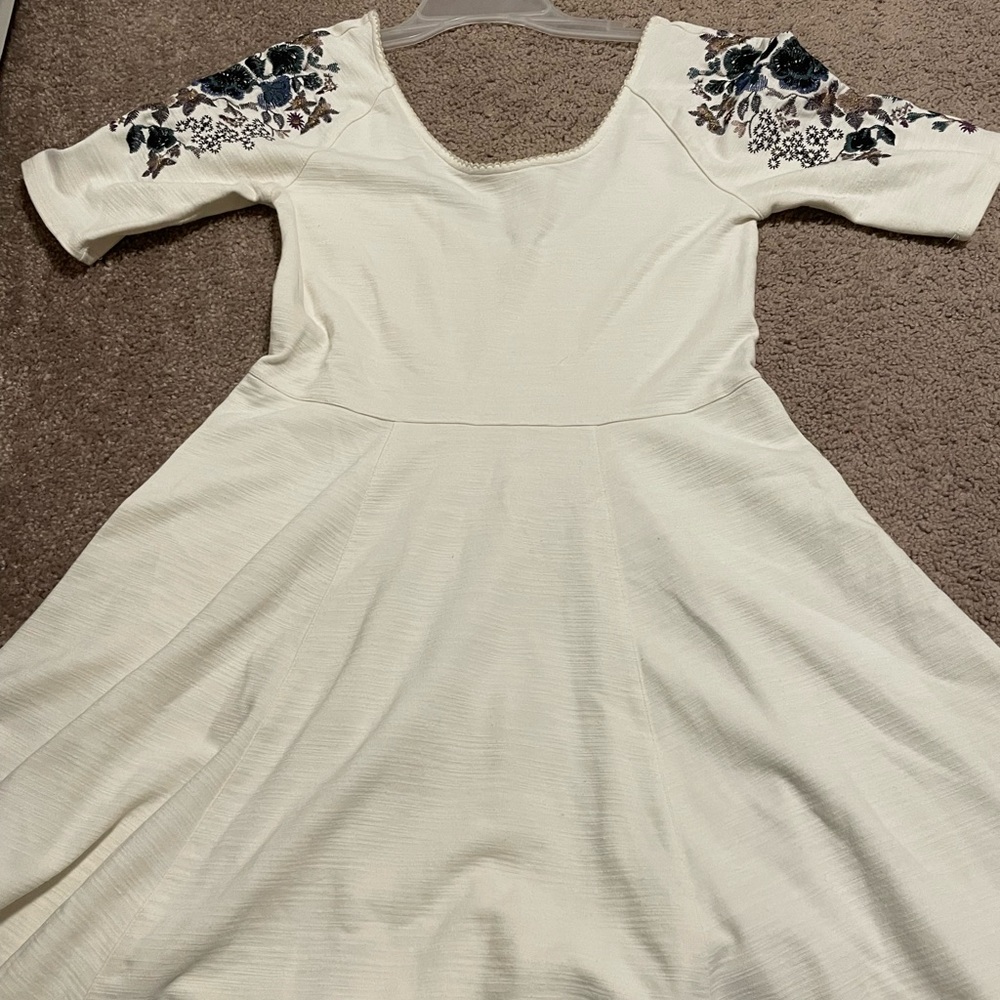 Free People off-white mini dress with floral design half sleeves - Picture 2 of 3